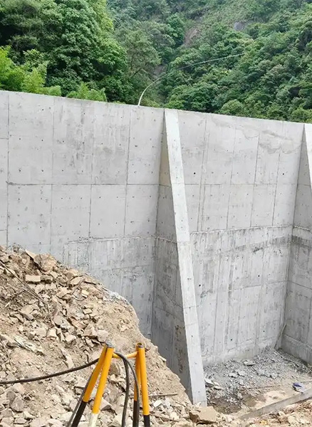 三门峡灵宝重力式挡土墙